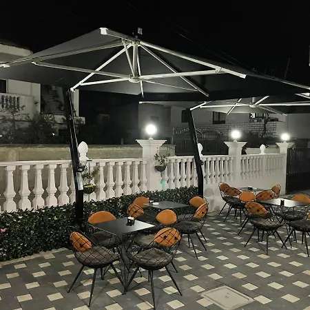 Hotel Dedej *